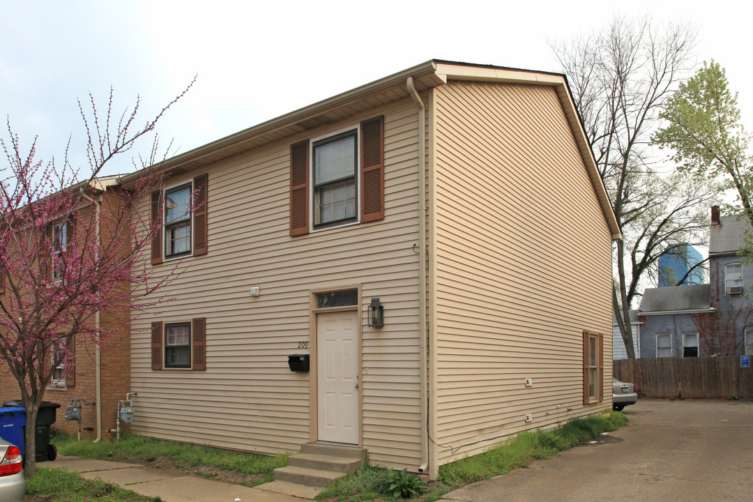 209 Pine St in Lexington, KY - Building Photo