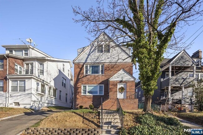 47 Morris Pl, Unit 2 in Bloomfield, NJ - Building Photo - Building Photo