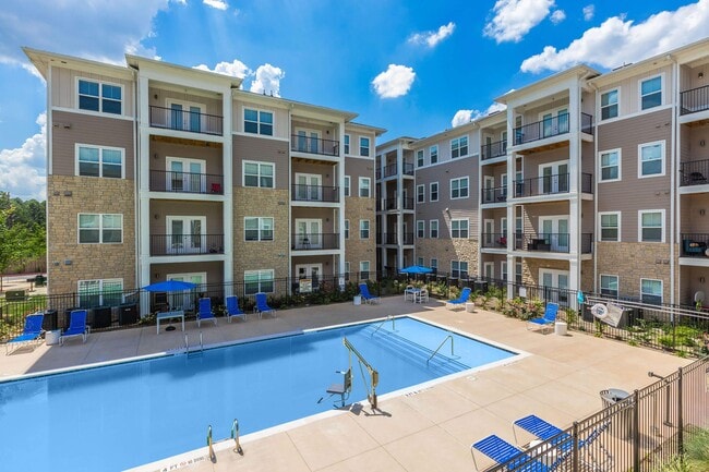 The Reserve at Bolton Road in Atlanta, GA - Building Photo - Building Photo