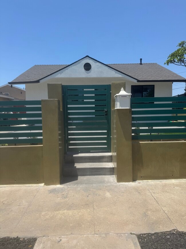 1121 La Puerta St in Los Angeles, CA - Building Photo - Building Photo