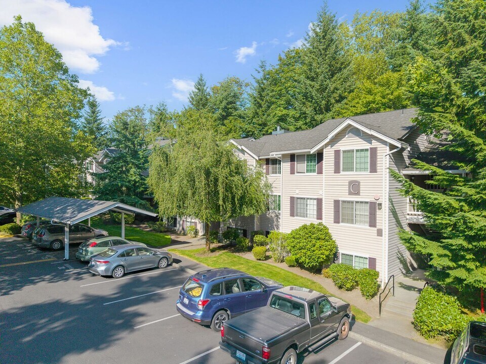 19230 Forest Park Dr NE in Lake Forest Park, WA - Building Photo