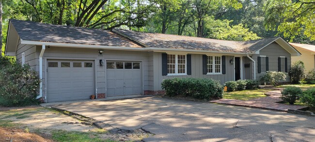property at 3833 Montrose Cir