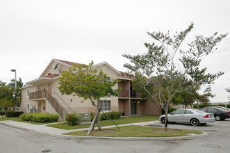 Monterey Pointe in Homestead, FL - Building Photo - Building Photo