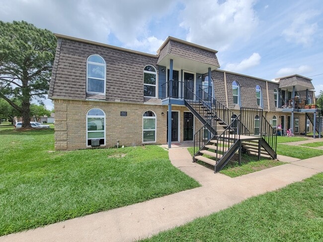 101 Brookside Ln in Sealy, TX - Building Photo - Building Photo