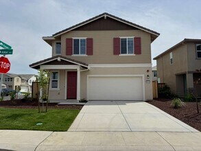8471 Anker Wy in Elk Grove, CA - Foto de edificio - Building Photo