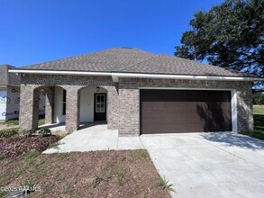 107 Tenor St in Youngsville, LA - Building Photo - Building Photo