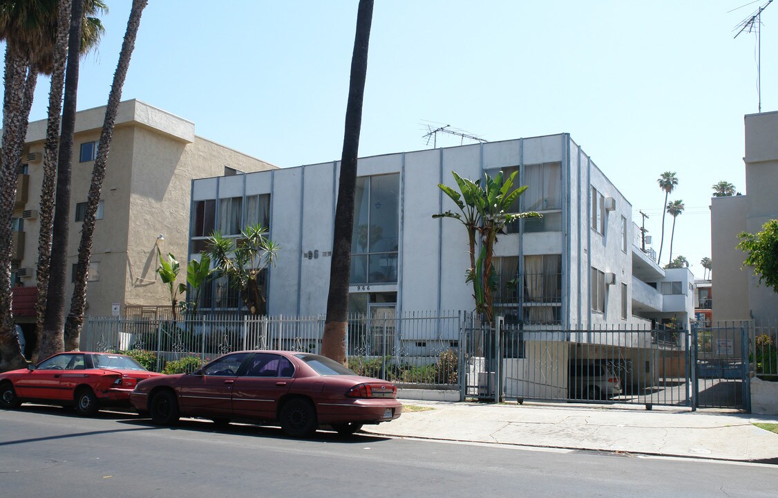 966 S Westmoreland Ave in Los Angeles, CA - Building Photo