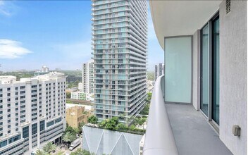 1100 S Miami Ave in Miami, FL - Building Photo - Building Photo