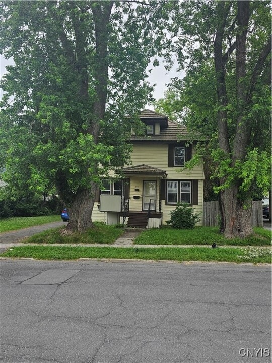 230 N Indiana Ave in Watertown, NY - Building Photo