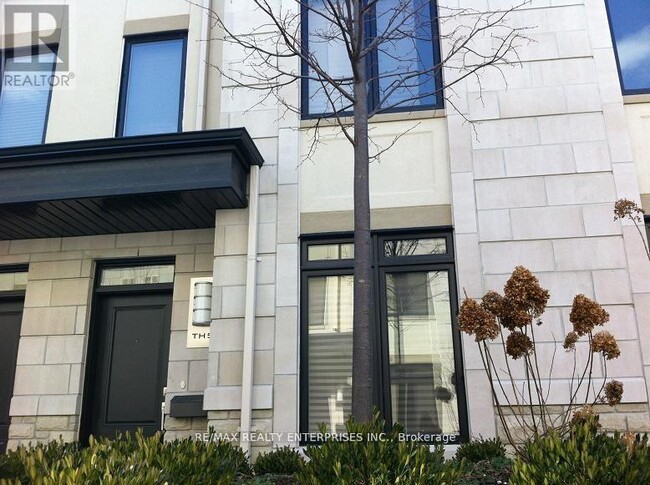 5 Oakburn Crescent in Toronto, ON - Building Photo - Building Photo