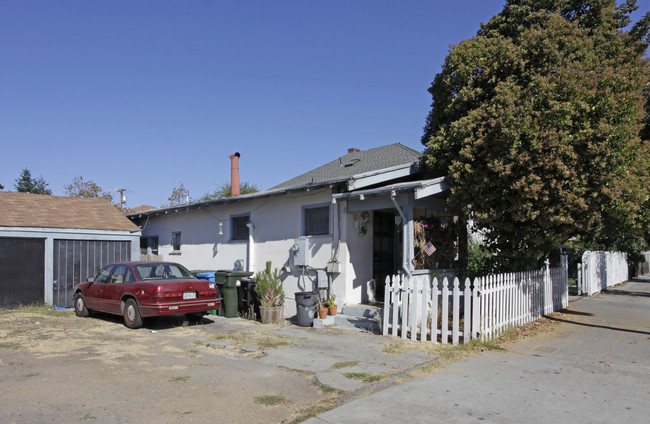 511 Chestnut St in Redwood City, CA - Building Photo - Building Photo