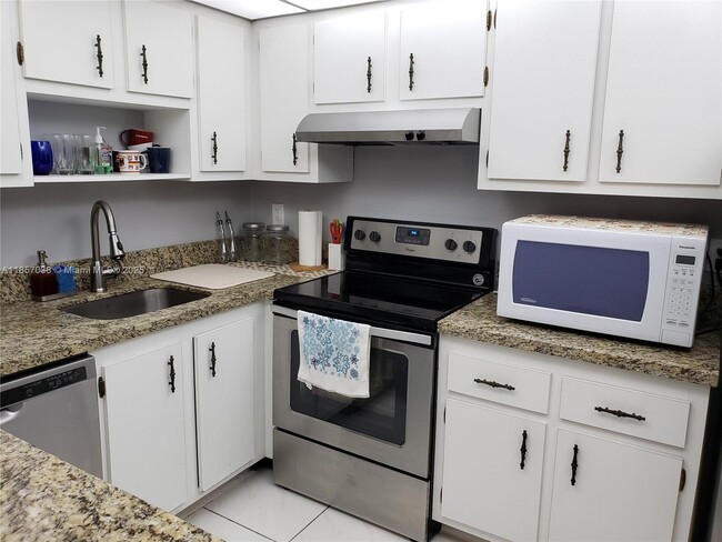 property at 4160 Inverrary Dr
