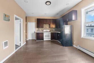 134 Van Horne St in Jersey City, NJ - Building Photo - Building Photo