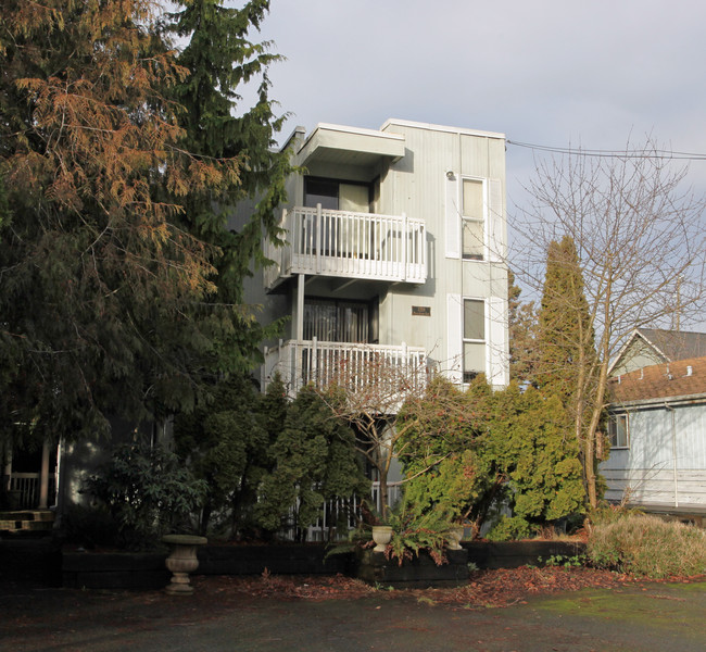 2219 Minor Ave E in Seattle, WA - Foto de edificio - Building Photo