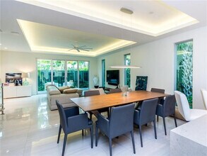 240 Shore Ct in Lauderdale-by-the-Sea, FL - Building Photo - Building Photo