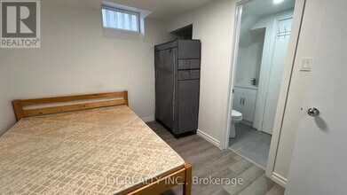 201 Enchanted Hills Crescent in Toronto, ON - Building Photo - Building Photo