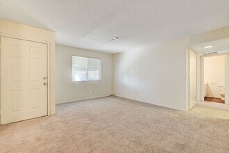 6750 Del Rey Ave in Las Vegas, NV - Building Photo - Building Photo