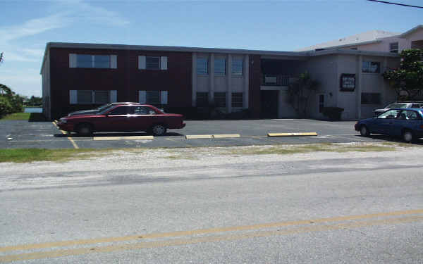 Bay Vista Apartments in Treasure Island, FL - Building Photo - Building Photo