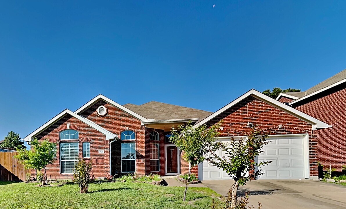 301 Adrian Ct in Mesquite, TX - Building Photo
