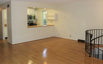 1425 Eastview Dr in Coralville, IA - Building Photo - Building Photo