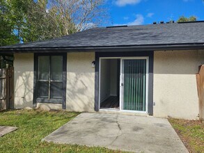 5014 Knightsbridge Cir N in Jacksonville, FL - Building Photo - Building Photo