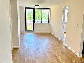 132-22 41st Rd in Queens, NY - Building Photo - Building Photo