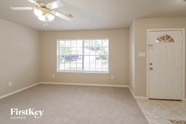 10806 Cayman Mist Dr in Houston, TX - Foto de edificio - Building Photo