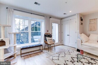 2233 40th Pl NW in Washington, DC - Building Photo - Building Photo