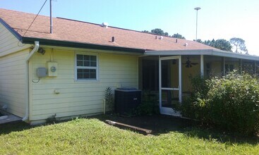 5109 Sylvania Ave in North Port, FL - Foto de edificio - Building Photo