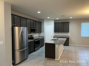 18660 W Robin Ln in Surprise, AZ - Building Photo - Building Photo