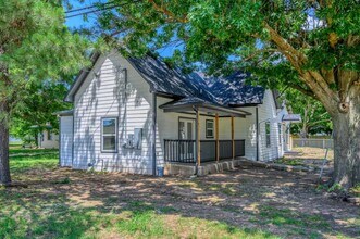 114 N Main in Sadler, TX - Building Photo - Building Photo