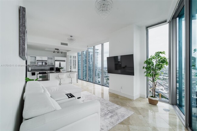 888 Biscayne Blvd in Miami, FL - Building Photo - Building Photo