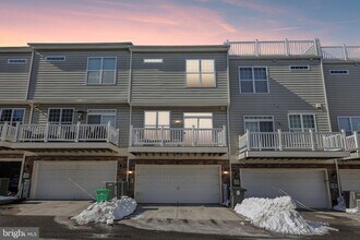 7206 Wood Mdw Wy in Lanham, MD - Foto de edificio - Building Photo