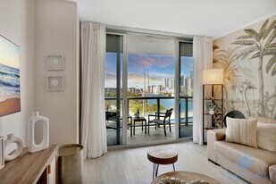 2602 E Hallandale Beach Blvd in Hallandale Beach, FL - Building Photo