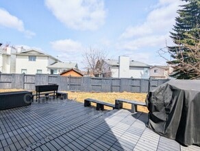 8008-8158 158 Ave NW in Edmonton, AB - Building Photo - Building Photo