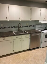 1634 Farmington Ave, Unit 7 photo'