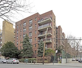 14105 Northern Blvd in Flushing, NY - Building Photo - Building Photo