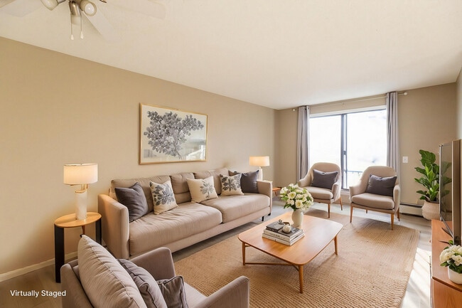 Glenbow Manor in Calgary, AB - Building Photo - Building Photo