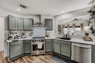 916 Great Britain Blvd in Austin, TX - Building Photo - Building Photo