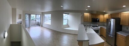 2505 Dexter Ave in Seattle, WA - Foto de edificio - Building Photo