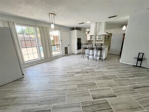 213 Circleview Dr S in Hurst, TX - Building Photo - Building Photo