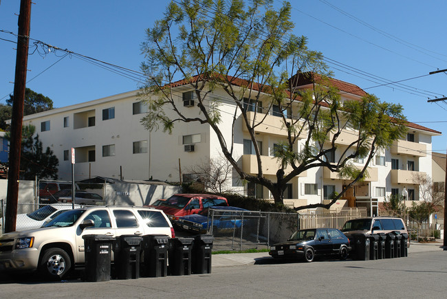 1630 Kenmore Ave in Los Angeles, CA - Building Photo - Building Photo