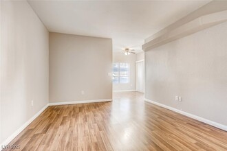 8425 W Running Deer Ave, Unit 102 in Las Vegas, NV - Building Photo - Building Photo