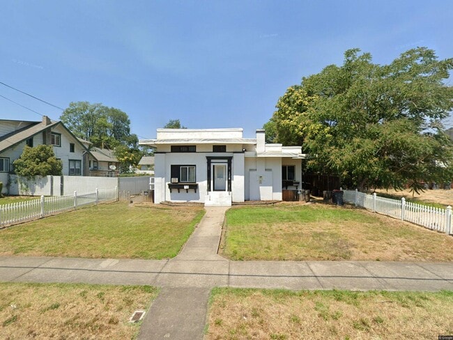 property at 1218 W Main St