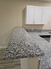 123 N Glenwood Dr, Unit C in Midland, TX - Foto de edificio - Building Photo