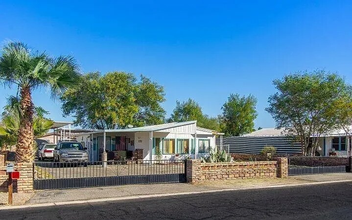 13554 E 45th St in Yuma, AZ - Building Photo