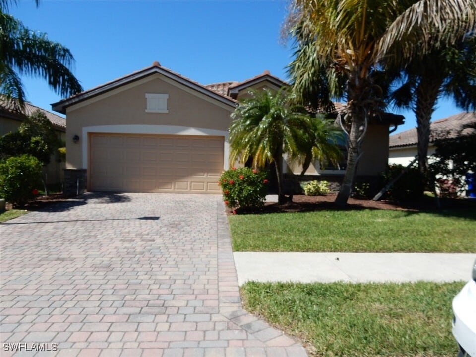 2708 Via Santa Croce Ct in Ft. Myers, FL - Building Photo