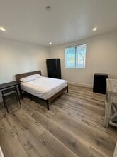 1112 W 40th Pl in Los Angeles, CA - Building Photo - Building Photo