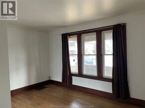 570 Pine St in Windsor, ON - Building Photo - Building Photo