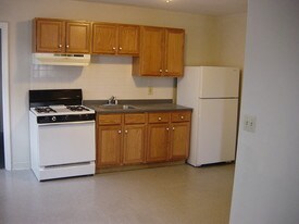 800 Broadway St, Unit 1 in Lowell, MA - Building Photo